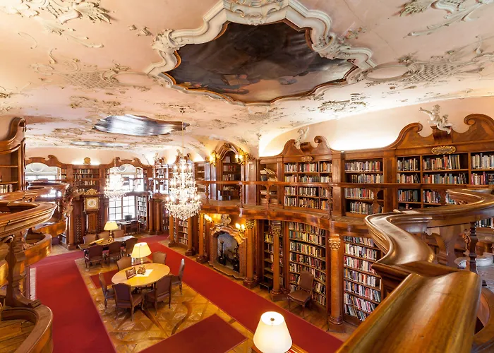 슐로스 레오폴드스크론 호텔 3*